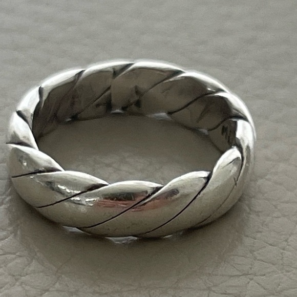Accessories - Silver Twisted Women’s ring size 51/2